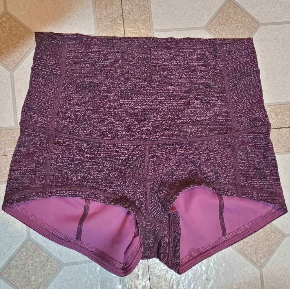 Lululemon in movement short